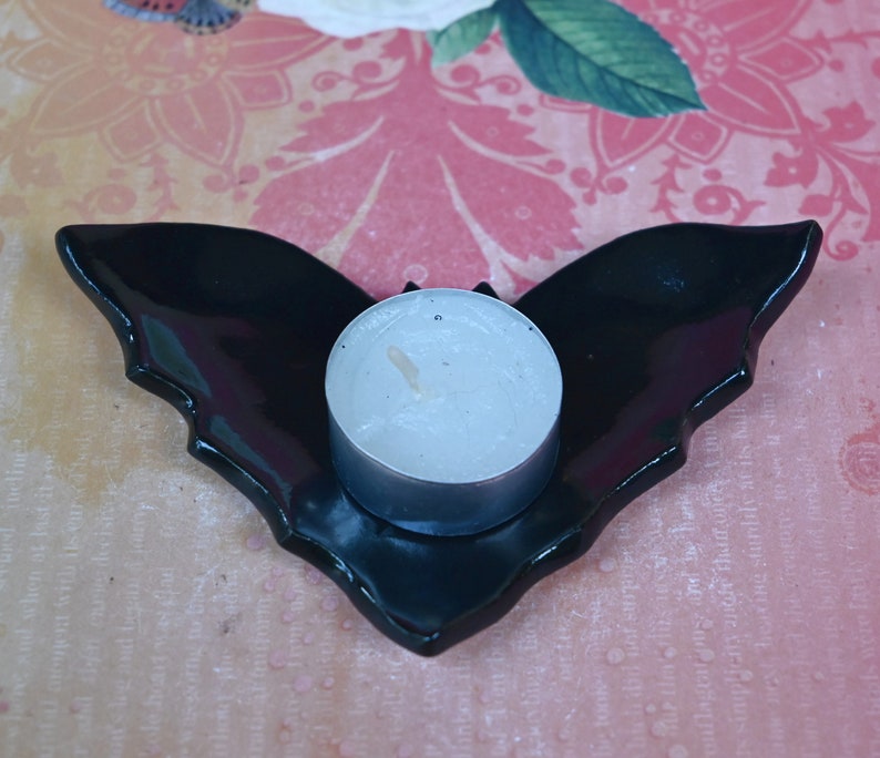 Bat teaspoon rest. Trinket dish. Halloween bat ring holder. Tea bag rest. Halloween decoration. Spooky tea light holder. Small candy bowl
