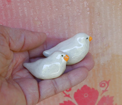 Peace dove figurine. Ceramic bird. Miniature pigeon sculpture. White peace dove. Terrarium figurine. Teeny white dove