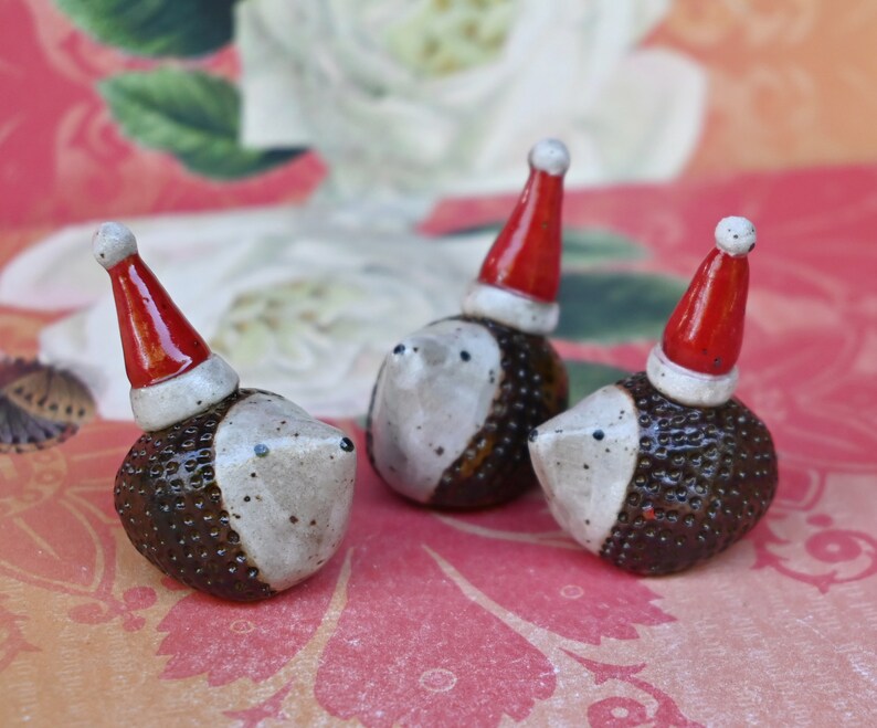 Hedgehog figurine. ONE Santa hedgehog. Ceramic hedgehog. Miniature Christmas hedgehog. Hand sculpted hand painted hedgehog. Xmas hedgehog