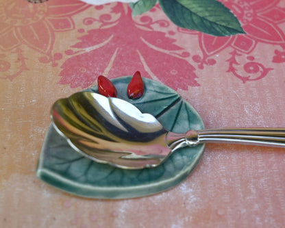 Red Cardinals ring holder. Teeny Leaf with cardinals. Harvest decoration. Coffee spoon rest. Teaspoon rest. Chopstick rest. Pill holder