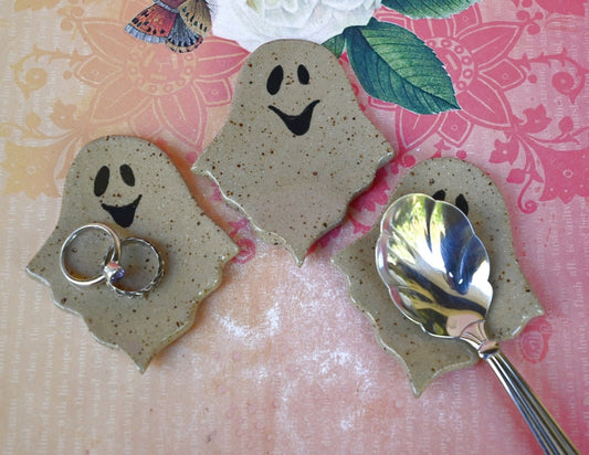 Spooky ring holder. Ghost teaspoon rest. Tea bag rest. Halloween decoration. Halloween trinket dish. Pill holder. Spooky tea light holder.