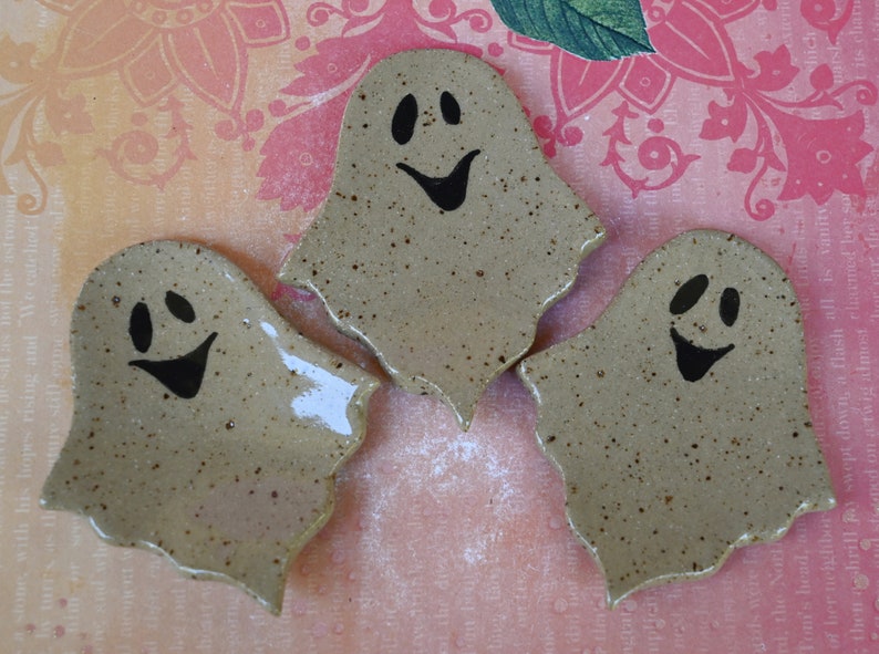 Spooky ring holder. Ghost teaspoon rest. Tea bag rest. Halloween decoration. Halloween trinket dish. Pill holder. Spooky tea light holder.