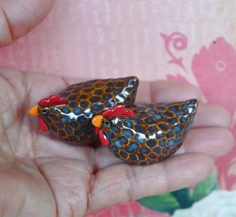 Chicken figurine. ONE Ceramic chicken. Miniature Chicken sculpture. Hand sculpted hand painted chicken. Handmade terrarium figurine.