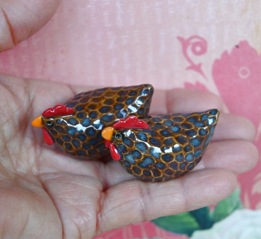 Chicken figurine. ONE Ceramic chicken. Miniature Chicken sculpture. Hand sculpted hand painted chicken. Handmade terrarium figurine.