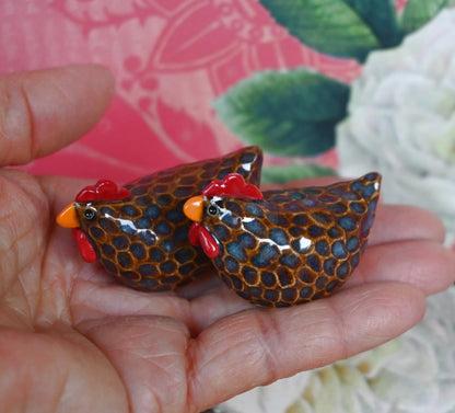 Chicken figurine. ONE Ceramic chicken. Miniature Chicken sculpture. Hand sculpted hand painted chicken. Handmade terrarium figurine.