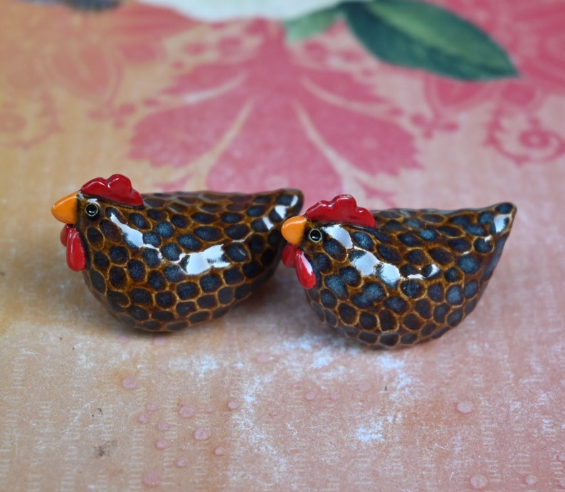 Chicken figurine. ONE Ceramic chicken. Miniature Chicken sculpture. Hand sculpted hand painted chicken. Handmade terrarium figurine.