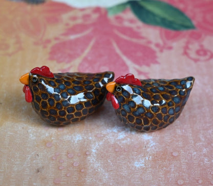 Chicken figurine. ONE Ceramic chicken. Miniature Chicken sculpture. Hand sculpted hand painted chicken. Handmade terrarium figurine.