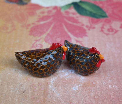 Chicken figurine. ONE Ceramic chicken. Miniature Chicken sculpture. Hand sculpted hand painted chicken. Handmade terrarium figurine.