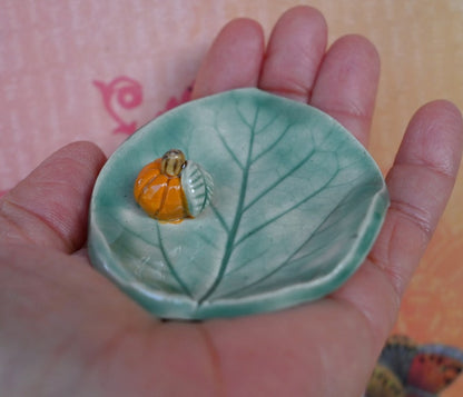 Pumpkin teaspoon rest. Ring holder. Leaf with pumpkin. Harvest decoration. Thanksgiving decoration. Knife rest. Pill holder. Chopstick rest