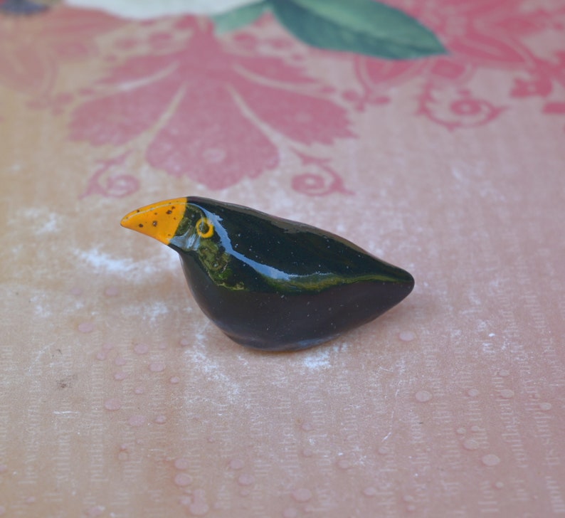 Crow figurine. Miniature Halloween raven. ONE miniature Crow sculpture. Halloween decoration. Terrarium figurine. Handmade crow figurine