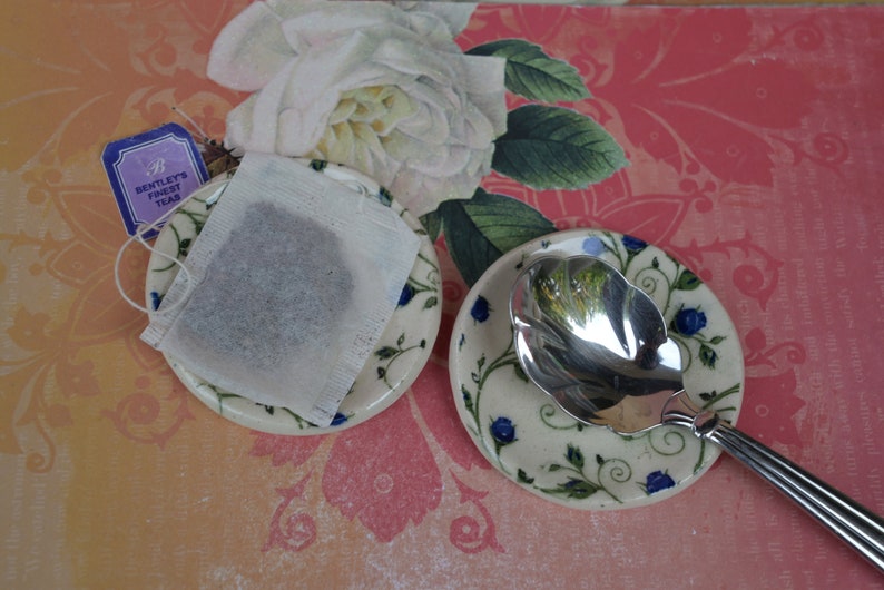 Blue roses ring holder. ONE Teaspoon rest. Tea bag rest. Coffee spoon rest. Tea light holder. Pill holder. Chopstick rest