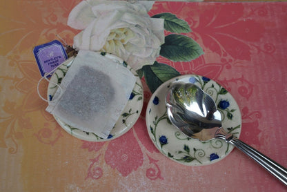 Blue roses ring holder. ONE Teaspoon rest. Tea bag rest. Coffee spoon rest. Tea light holder. Pill holder. Chopstick rest