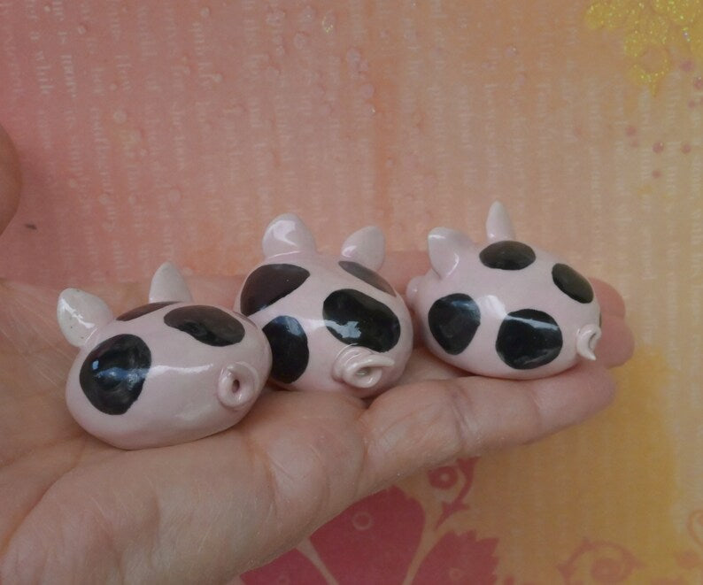 Ceramic Pig figurine. ONE Miniature piggy sculpture. Terrarium figurine. Handmade pig figurine. Spotted pig
