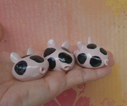 Ceramic Pig figurine. ONE Miniature piggy sculpture. Terrarium figurine. Handmade pig figurine. Spotted pig