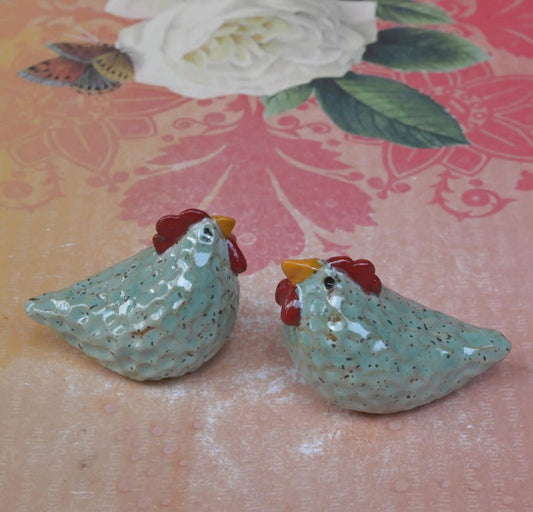 Chicken figurine. Ceramic miniature Chicken sculpture. Hand sculpted hand painted chicken. Terrarium figurine. Handmade chicken. Hen