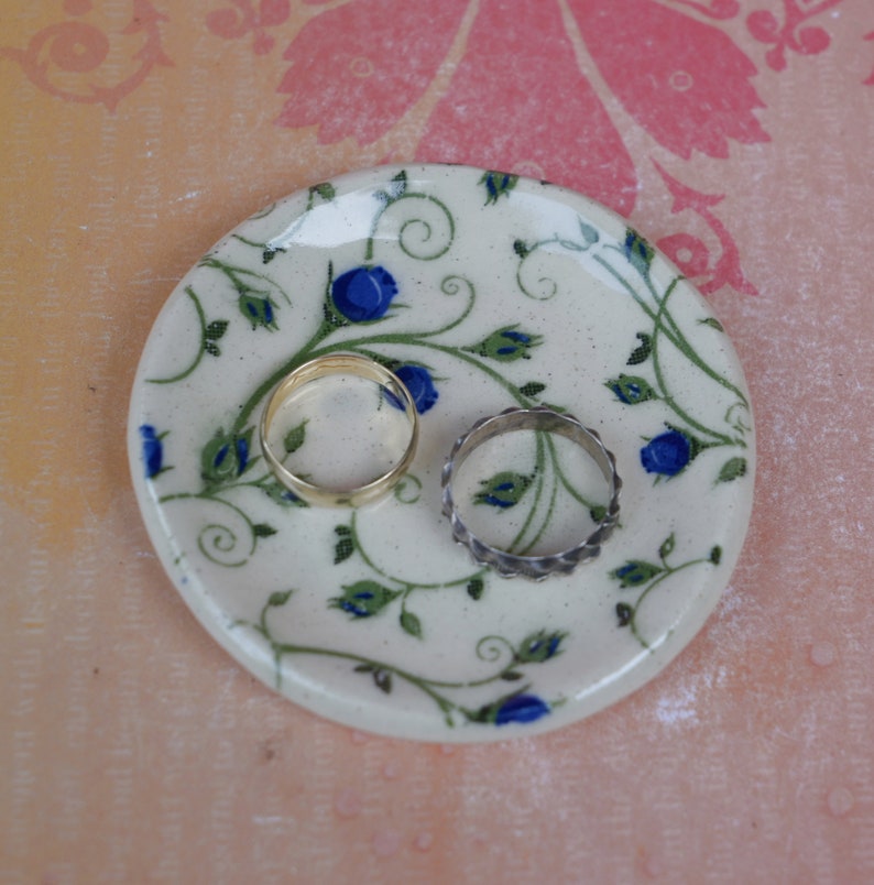 Blue roses ring holder. ONE Teaspoon rest. Tea bag rest. Coffee spoon rest. Tea light holder. Pill holder. Chopstick rest