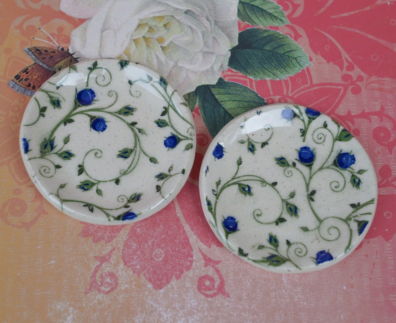 Blue roses ring holder. ONE Teaspoon rest. Tea bag rest. Coffee spoon rest. Tea light holder. Pill holder. Chopstick rest