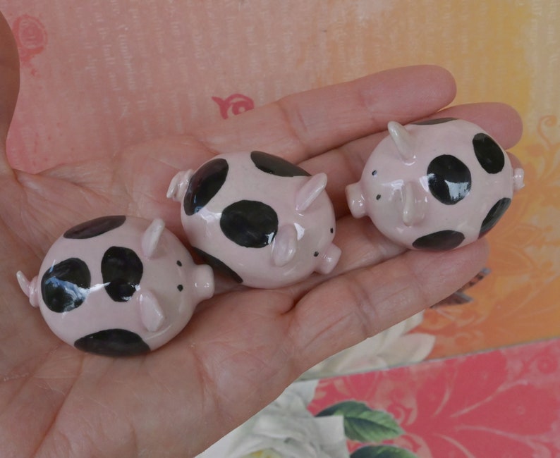 Ceramic Pig figurine. ONE Miniature piggy sculpture. Terrarium figurine. Handmade pig figurine. Spotted pig