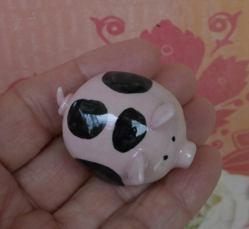 Ceramic Pig figurine. ONE Miniature piggy sculpture. Terrarium figurine. Handmade pig figurine. Spotted pig