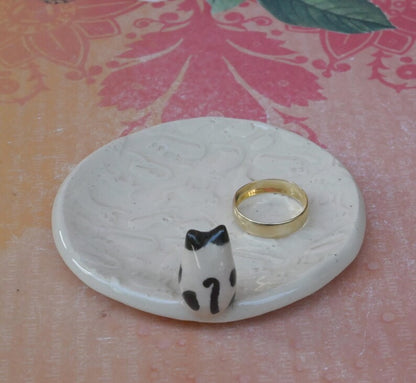 Cat ring holder. Cute cat tea bag holder. Teaspoon rest. Kitties ring holder. Trinket dish with cat pattern. Tea bag rest. Kitties