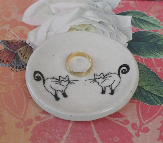 Cat ring holder. Tea bag holder. Teaspoon rest. Kitties ring holder. Trinket dish with cats. Tea bag rest. Chopstick rest. Pill holder.