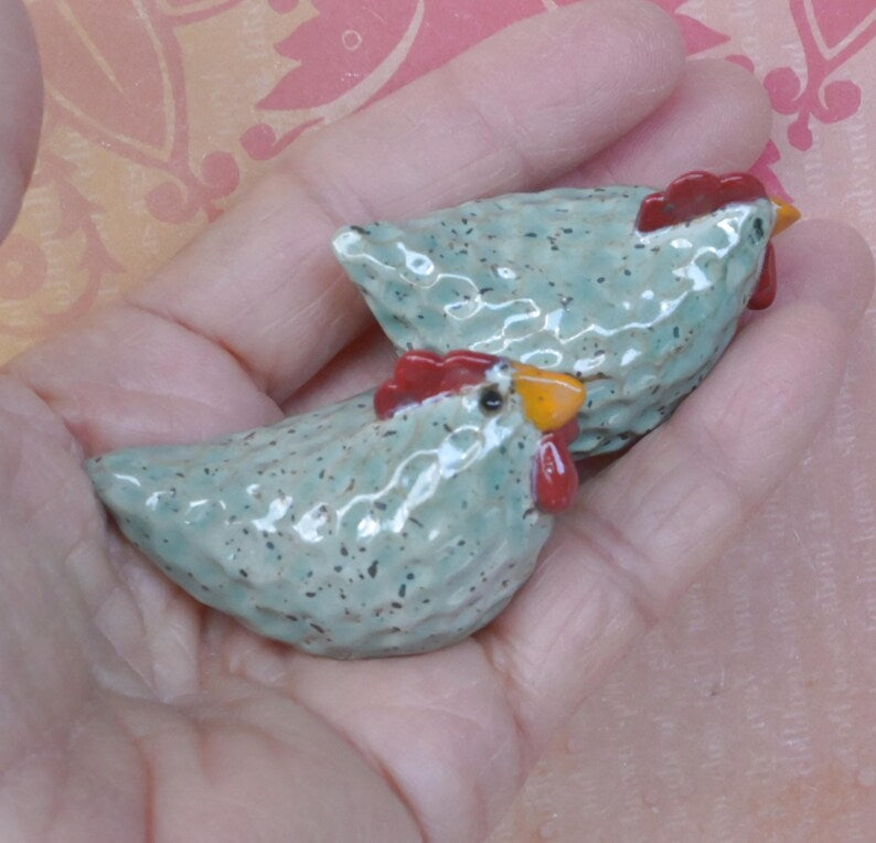 Chicken figurine. Ceramic miniature Chicken sculpture. Hand sculpted hand painted chicken. Terrarium figurine. Handmade chicken. Hen