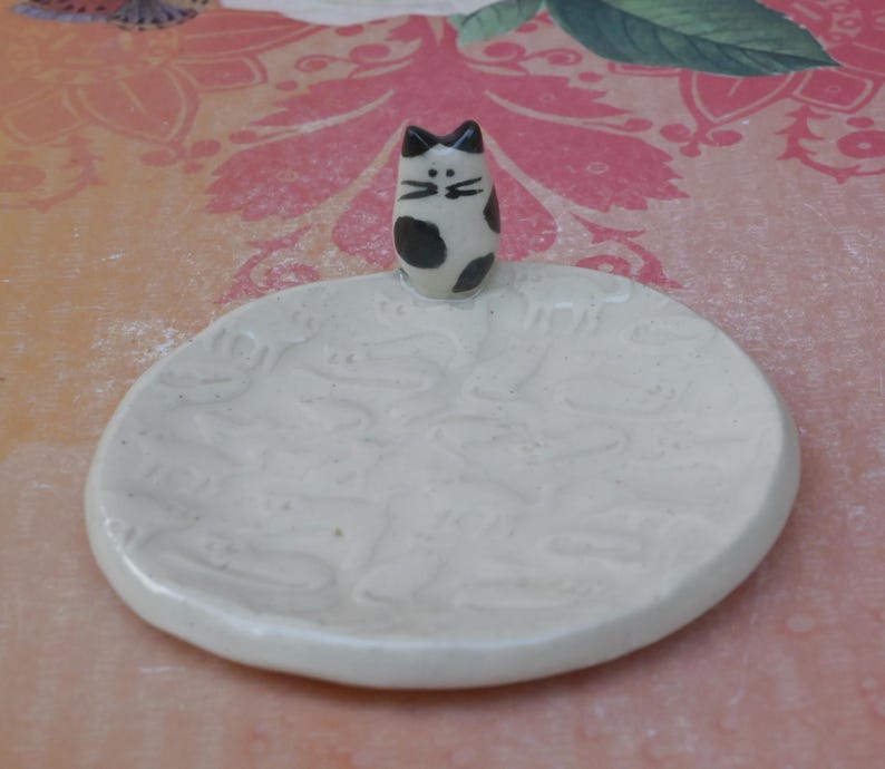 Cat ring holder. Cute cat tea bag holder. Teaspoon rest. Kitties ring holder. Trinket dish with cat pattern. Tea bag rest. Kitties