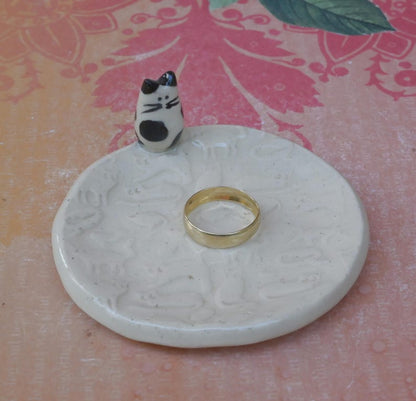 Cat ring holder. Cute cat tea bag holder. Teaspoon rest. Kitties ring holder. Trinket dish with cat pattern. Tea bag rest. Kitties
