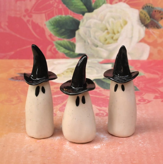 Ceramic ghost with witch's hat. ONE ghost figurine. Miniature ghost ring holder. Halloween figurine. Halloween decoration. Ghost figurine