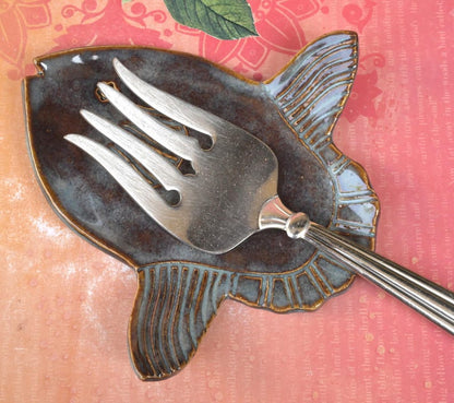 Mola Mola fish. Fish soap dish. Sunfish spoon rest. Soap holder. Teaspoon rest. Tea bag rest. Jewelry holder. Ring holder. Trinket dish