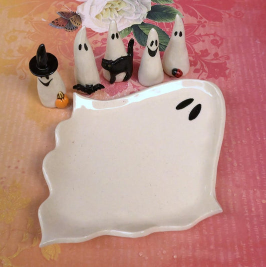 Big Ghost spatula and spoon rest. Spooky soap holder. Ring holder. Halloween decoration. Candy dish. Tea light holder. Bread dish.