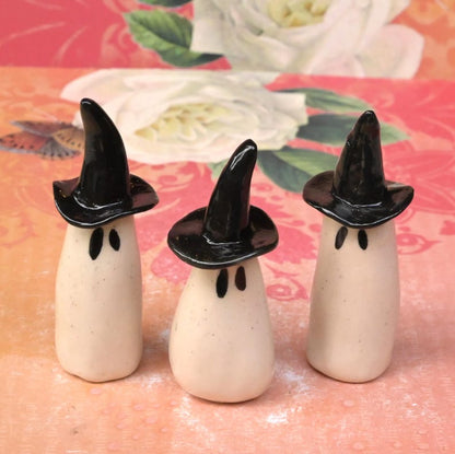 Ceramic ghost with witch's hat. ONE ghost figurine. Miniature ghost ring holder. Halloween figurine. Halloween decoration. Ghost figurine