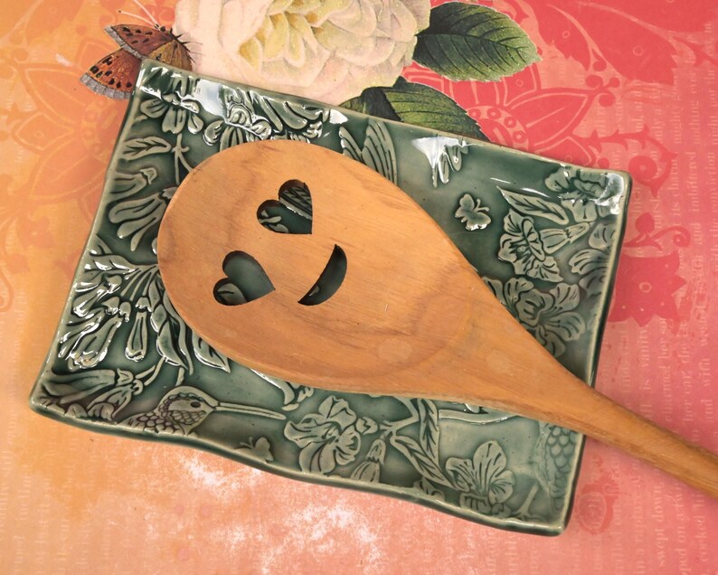 Hummingbird soap dish. Hummingbird spoon rest. Bird dish. Botanical jewelry holder. Tea bag holder. Tea light holder. Trinket dish