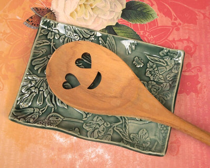 Hummingbird soap dish. Hummingbird spoon rest. Bird dish. Botanical jewelry holder. Tea bag holder. Tea light holder. Trinket dish