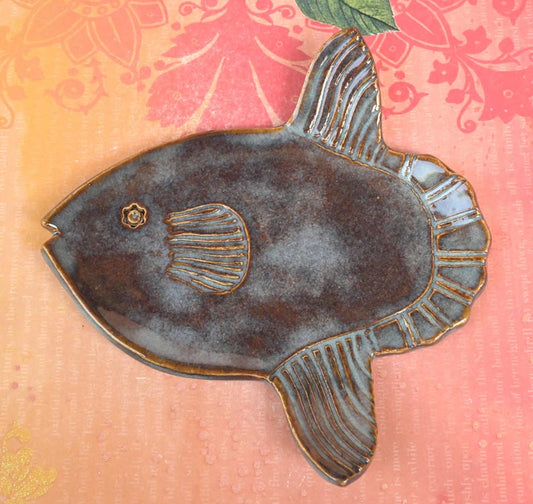 Mola Mola fish. Fish soap dish. Sunfish spoon rest. Soap holder. Teaspoon rest. Tea bag rest. Jewelry holder. Ring holder. Trinket dish